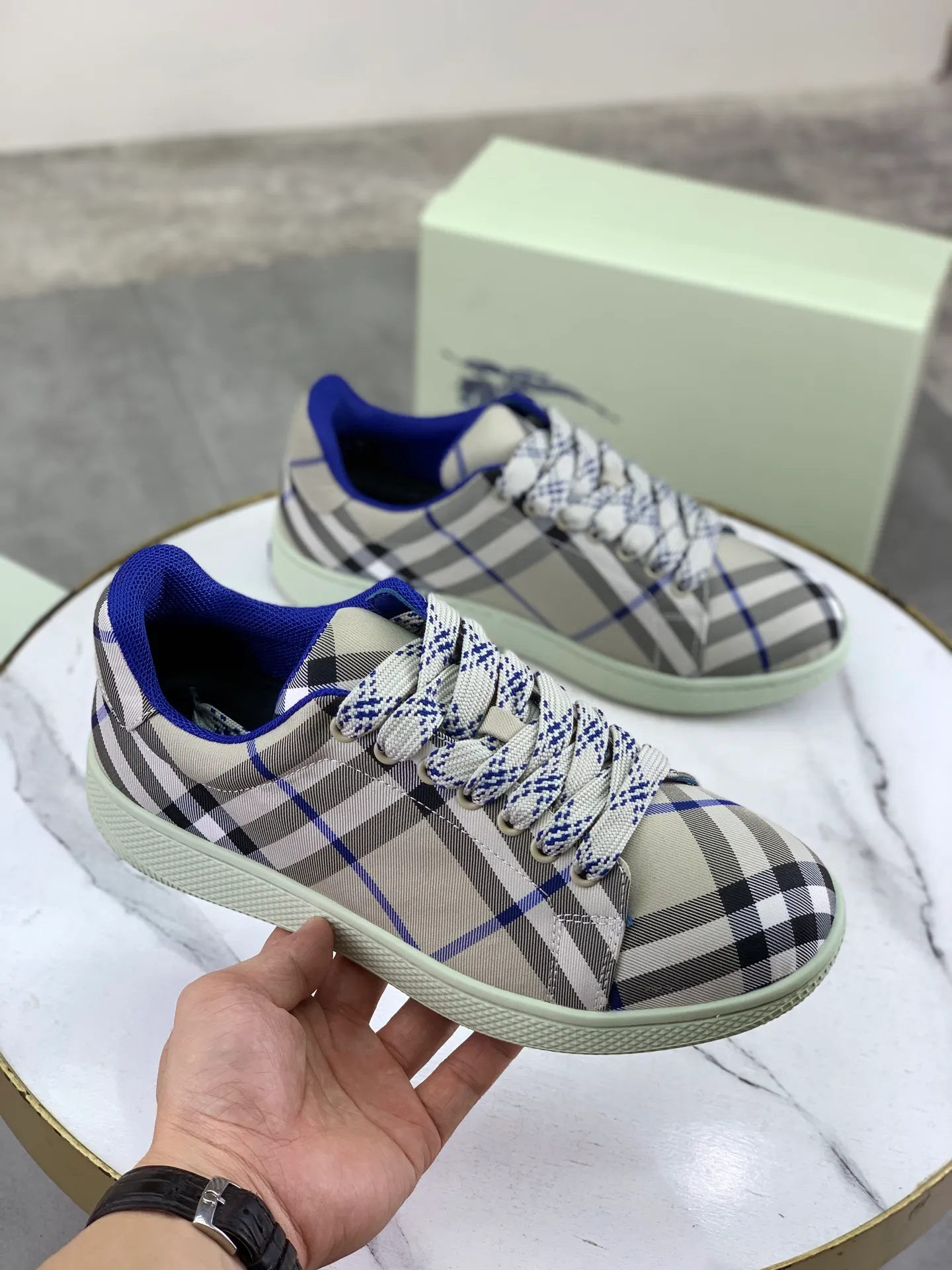 Factory price P580 [BURBERRY] Burberry - High-end quality original order - Upper: imported 🔝 original material - Lining: cowhide lining, feet; water-dyed cowhide - Outsole: ultra-light TPR rubber; two-color molded outsole - Super high quality control · Fine workmanship: highlighted (high-end, extravagance, grade) -Size: 38-46 (Male 38 46 can be customized) · Color: 4️⃣ colors available
